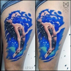 Девушка в воде