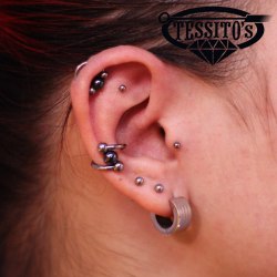 Conch, Helix и Tragus piercing.